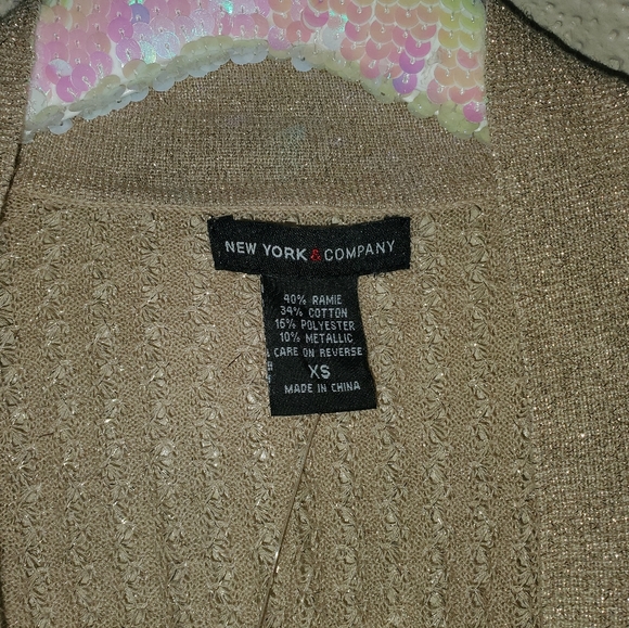 ●SOLD● NWT Women's New York & Co Gold Christmas  V Neck Open Knit Sweater Blouse - Picture 3 of 5